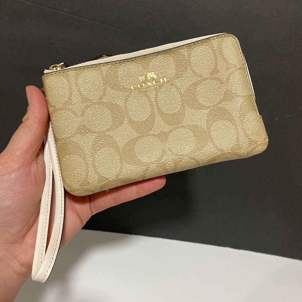 Coach New York Logo Wristlet Clutch Wallet (F66506) No Tag